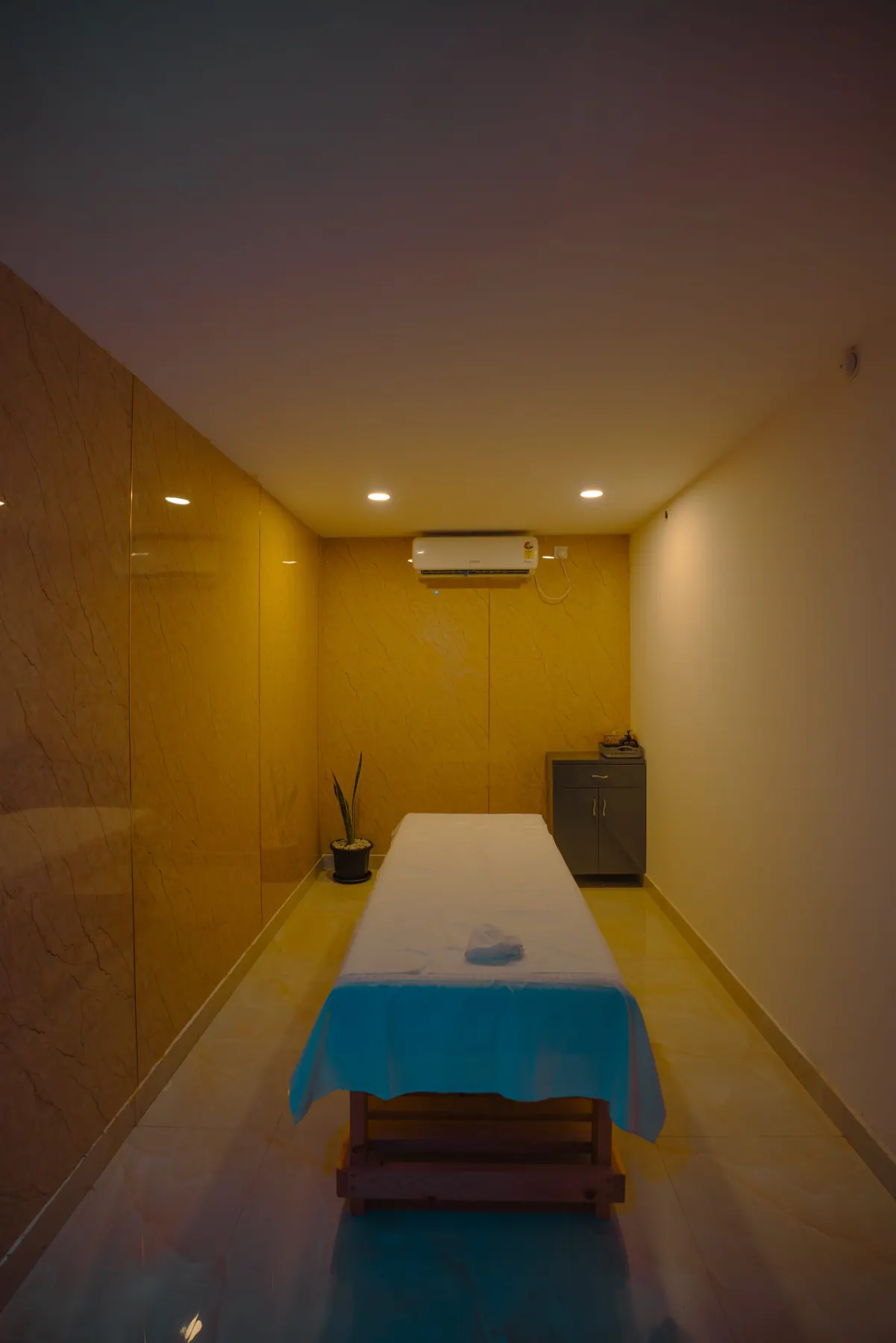 Upper Body Reflexology at SOL Spa